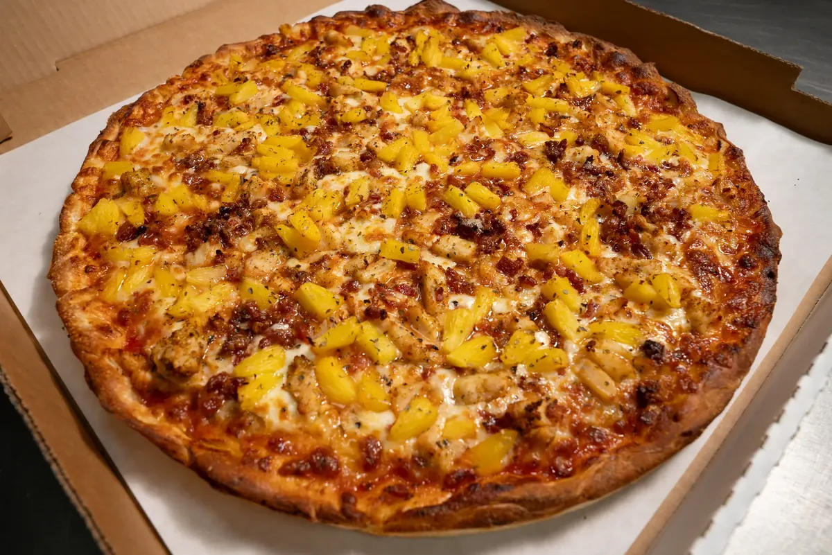 Chicken Hawaiian pizza