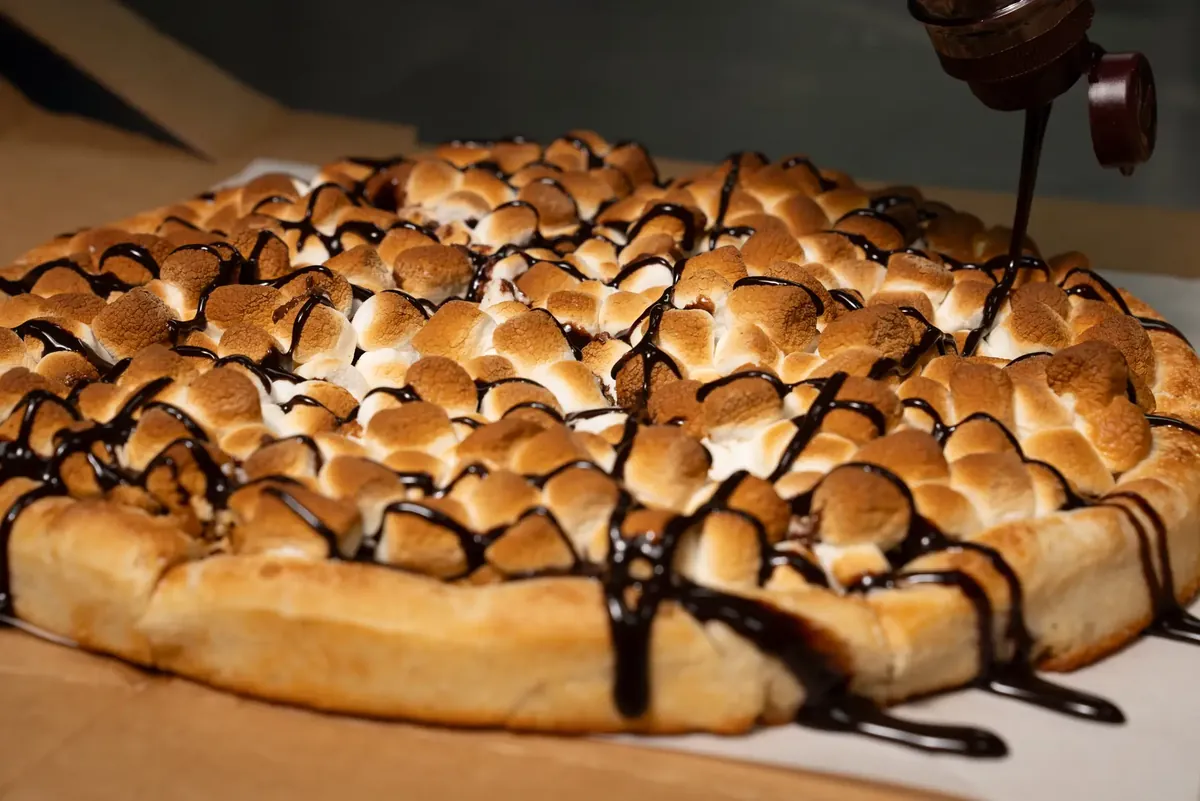S'mores dessert pizza